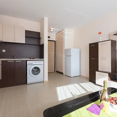 ❤studio On 1st Beach Line In Rich Beach ❤lw ❤ شقة